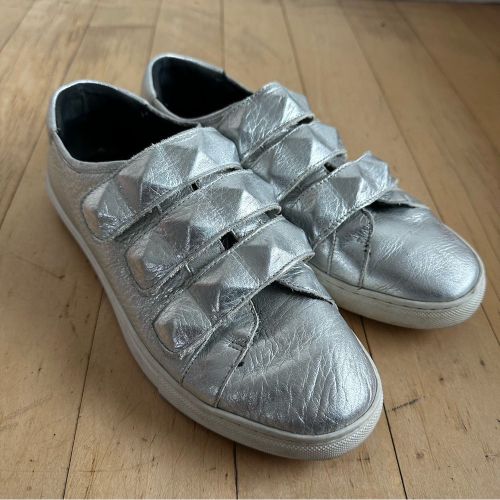 Rebecca Minkoff size W8 silver sneakers